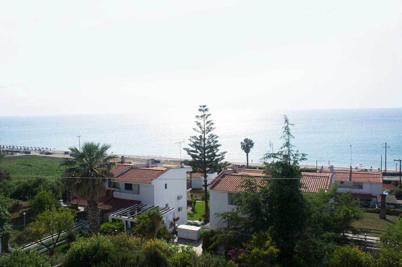 Possidi Aigaiopelagitika 2-Floor Beach House Kalandra ภายนอก รูปภาพ